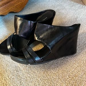 Covington Black Wedges